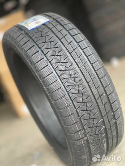 Triangle PL02 245/40 R18 97V