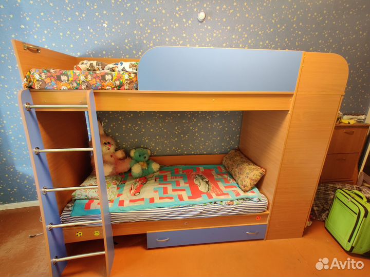Кровать двухьярусная с матрасами
