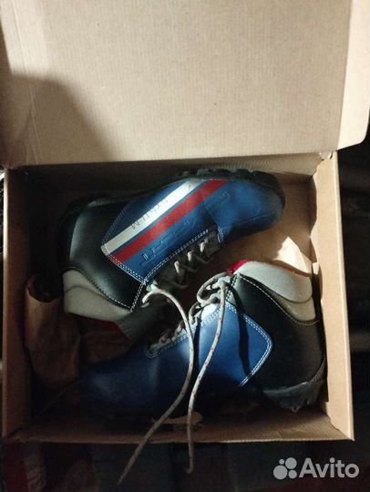 Лыжные ботинки