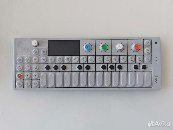 Синтезатор Teenage Engineering OP-1