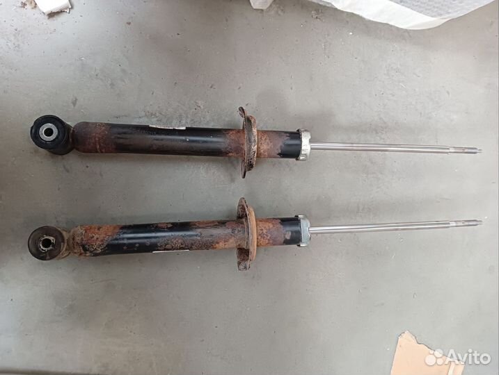 Задние амортизаторы