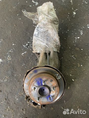 Кулак задний правый mitsubishi lancer 10