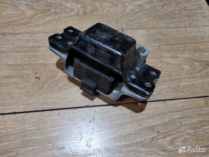 Подушка двигателя Volkswagen Passat B6 1.9 BXE
