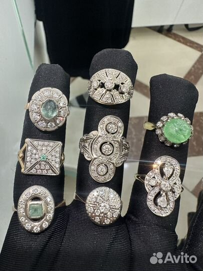 Золотые кольца с бриллиантами и изумрудами 583750