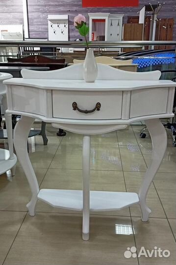 Консоль из массива дерева в наличии