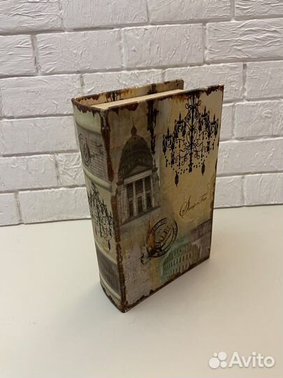 Шкатулка в форме книги