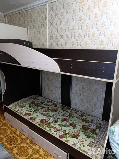 Двухъярусная кровать бу с матрасами