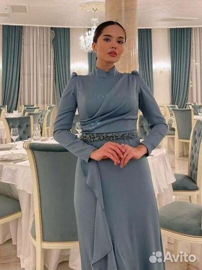 Нарядное женское платье