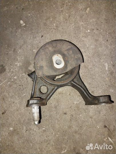 Подушка двигателя задняя Toyota Rav4 ACA31 2azfe