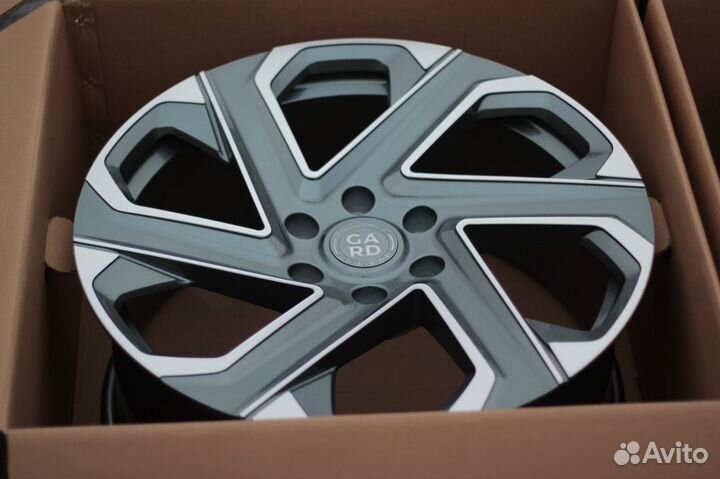 Летний комплект колес R21 Toyota Land Cruiser 300