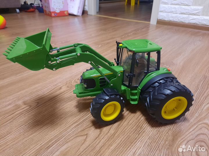 Трактор игрушка