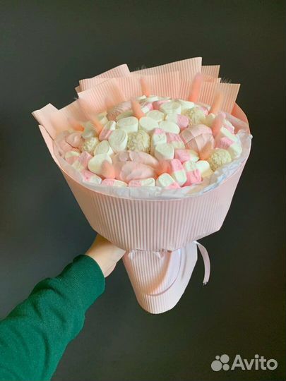 Сладкий подарок из киндеров, сладкий букет