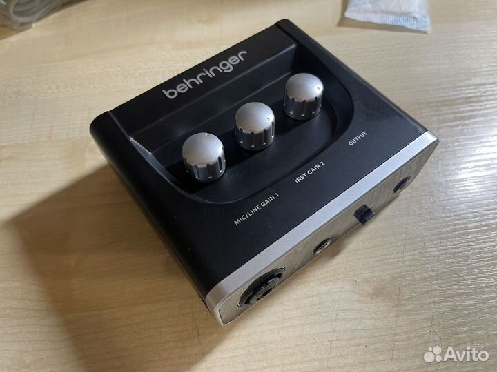 Звуковая карта Behringer U-Phoria UM2