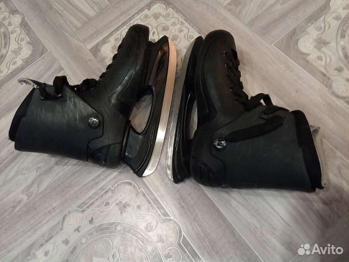 Коньки хоккейные