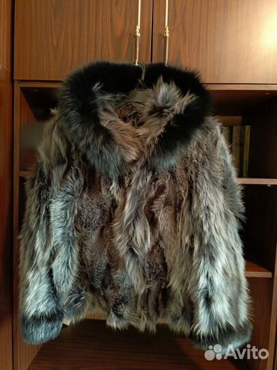 Шуба лисья с капюшоном