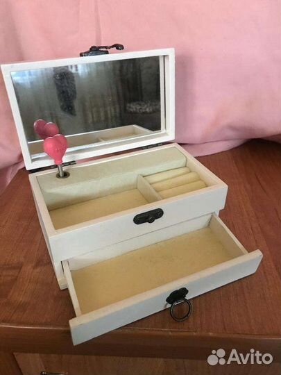 Шкатулка для украшений