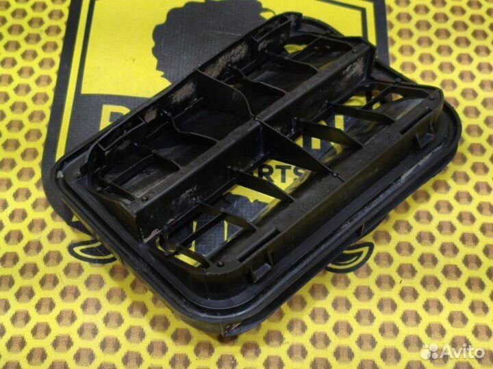 Решетка вентиляционная задняя правая Renault