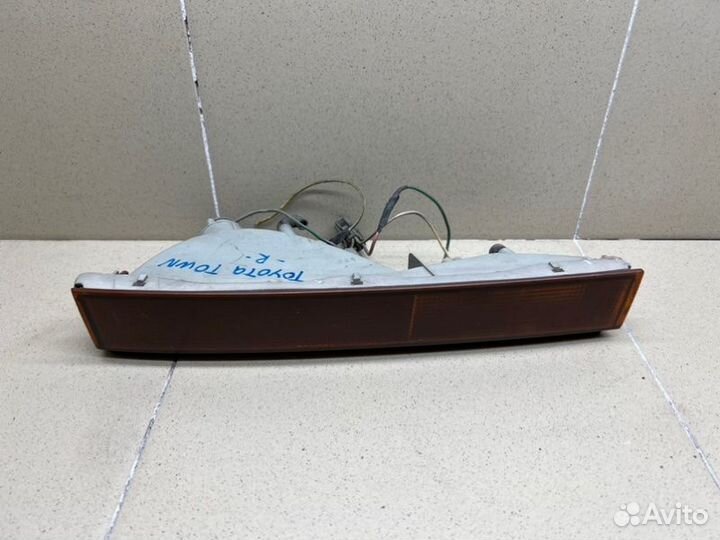 Указатель поворота правый Toyota Town/Masterace V