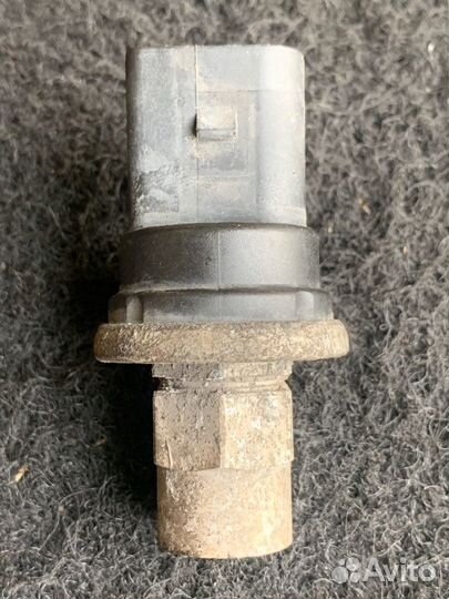 Датчик давления кондиционера Skoda Octavia 2 (A5)