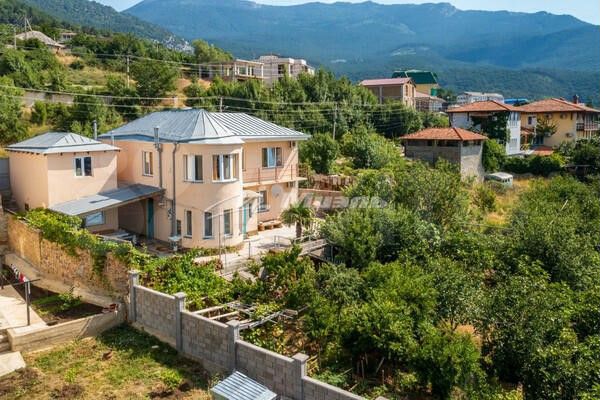 Дом 192 м² на участке 3,5 сот.