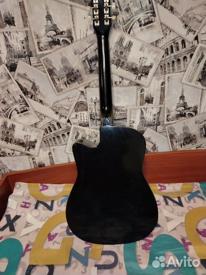 Акустическая гитара