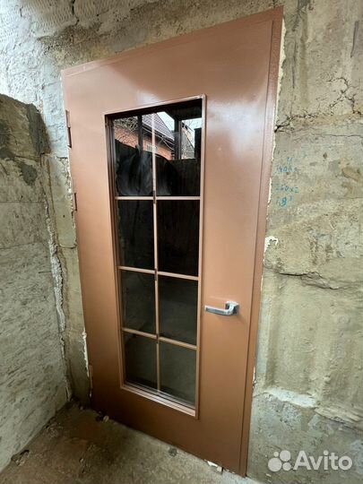 Дверь входная в котельную остеклении 0,8м2