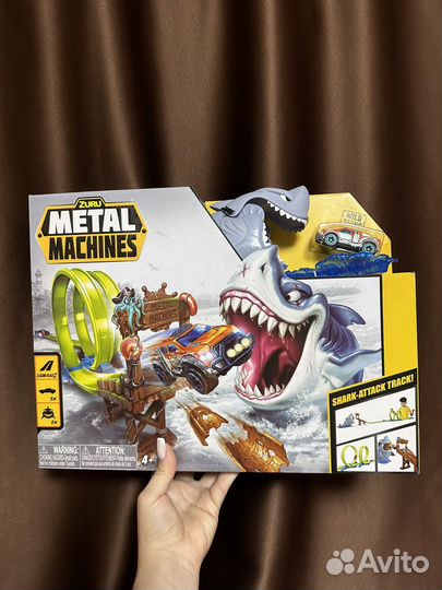 Трек новый zuru metal machines серая акула