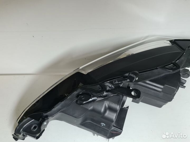 Фара правая Toyota Camry 70 LED рестайл