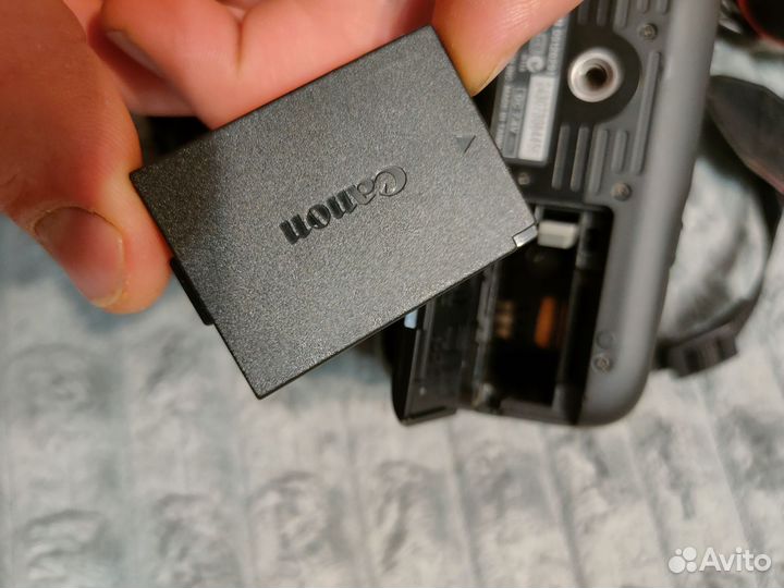 Зеркальный фотоаппарат canon