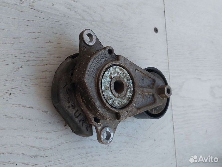 Toyota Rav4 XA50 Натяжитель ремня