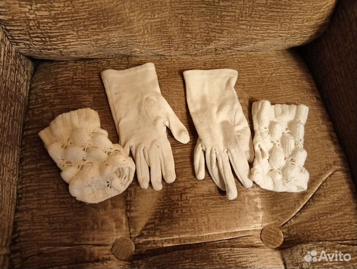 Продаються перчатки