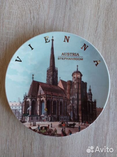 Сувенирные тарелки из разных стран