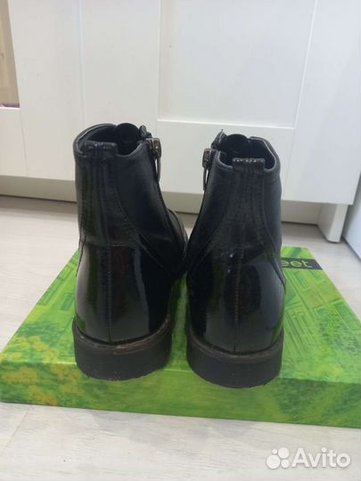Женские демисезонные черные ботинки
