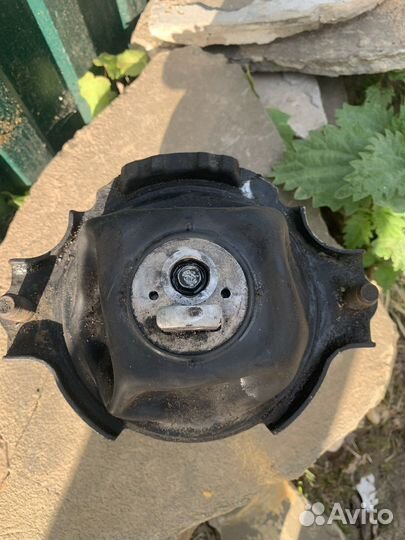 Подушка двигателя