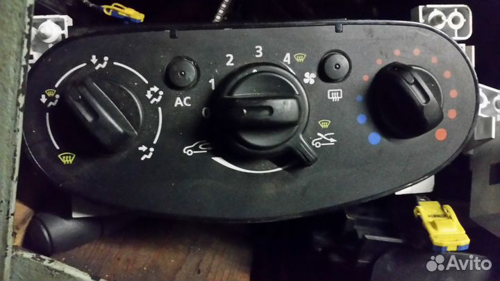 Блок управления отопителем для Рено Логан