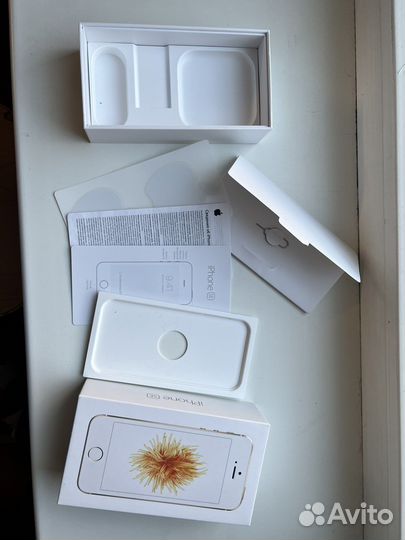 Коробка от iPhone SE