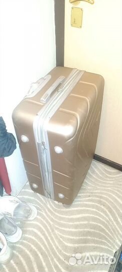 Чемодан на колесах большой