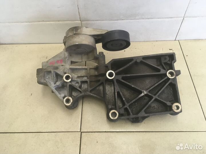 Кронштейн генератора Passat B6 2005-2010