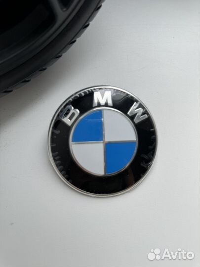 Эмблема bmw на капот 82