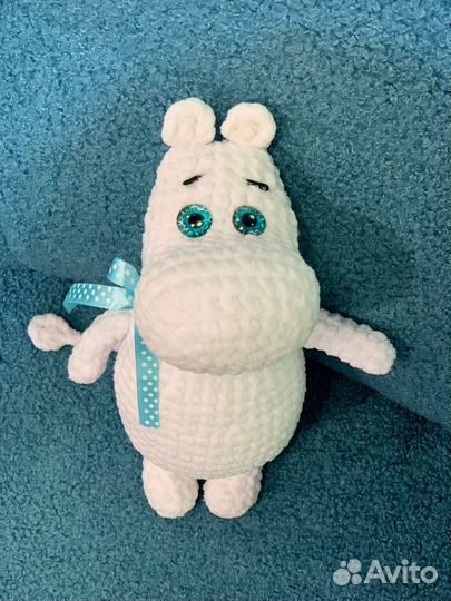 Вязаная игрушка Мумий тролль