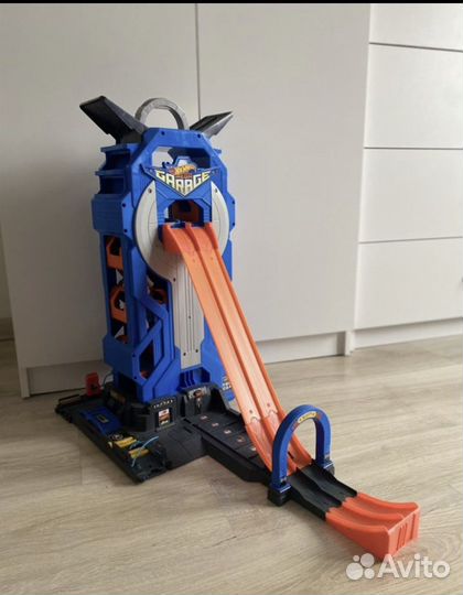 Набор мега-гараж hot wheels+машинки 10шт