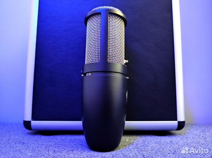 AKG P420