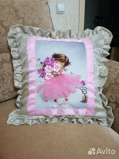 Картина вышитая атласными лентами