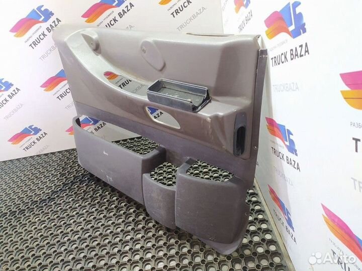 Обшивка двери левая Renault Magnum