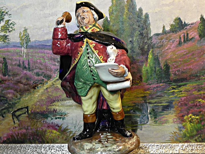 Глашатай.Статуэтка.Фарфор.Роял Далтон.Royal Doulto