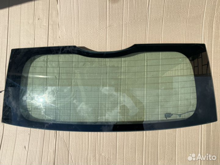 Стекло крышки багажника Nissan Note