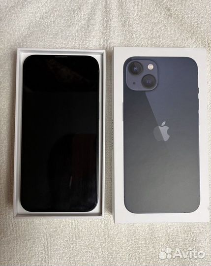 Телефон iPhone 13