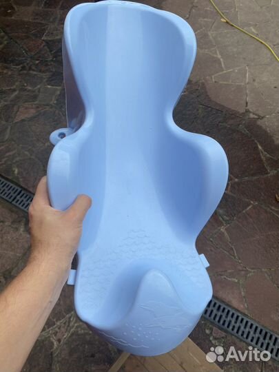 Маленькая ванна для ребенка и подставка