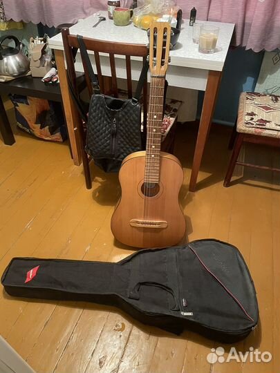 Акустическая гитара