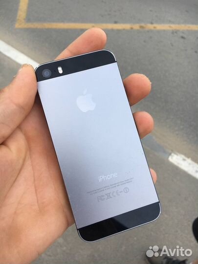 Телефон iPhone 5s